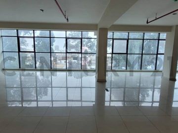 Edificio de oficinas administrativas con renta activa en Venta, San Borja