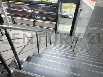 Edificio de oficinas administrativas con renta activa en Venta, San Borja