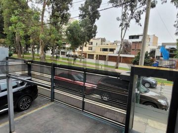 Edificio de oficinas administrativas con renta activa en Venta, San Borja