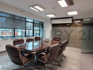 Edificio de oficinas administrativas con renta activa en Venta, San Borja