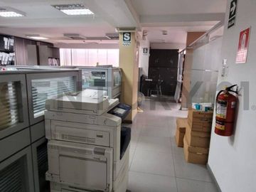 Edificio de oficinas administrativas con renta activa en Venta, San Borja