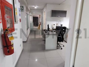 Edificio de oficinas administrativas con renta activa en Venta, San Borja
