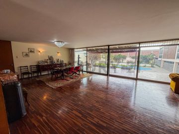 VENTA DE CASA COMO TERRENO EN RESIDENCIAL MONTERRICO, LA MOLINA