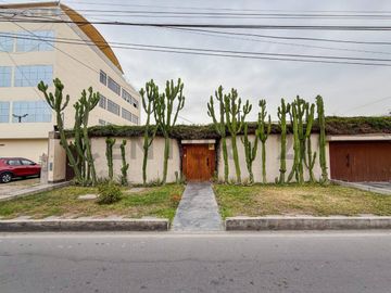 VENTA DE CASA COMO TERRENO EN RESIDENCIAL MONTERRICO, LA MOLINA