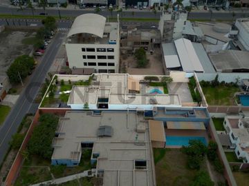 VENTA DE CASA COMO TERRENO EN RESIDENCIAL MONTERRICO, LA MOLINA