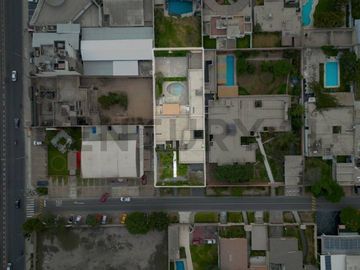 VENTA DE CASA COMO TERRENO EN RESIDENCIAL MONTERRICO, LA MOLINA