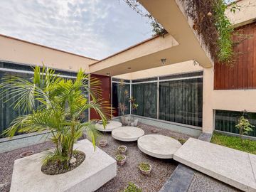 VENTA DE CASA COMO TERRENO EN RESIDENCIAL MONTERRICO, LA MOLINA