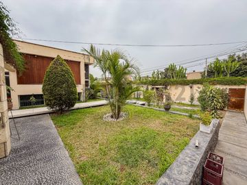 VENTA DE CASA COMO TERRENO EN RESIDENCIAL MONTERRICO, LA MOLINA