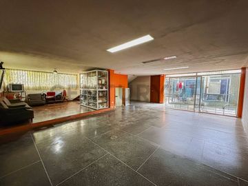 VENTA DE CASA COMO TERRENO EN RESIDENCIAL MONTERRICO, LA MOLINA