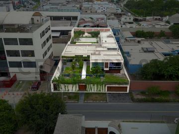 VENTA DE CASA COMO TERRENO EN RESIDENCIAL MONTERRICO, LA MOLINA