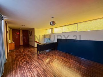 VENTA DE CASA COMO TERRENO EN RESIDENCIAL MONTERRICO, LA MOLINA