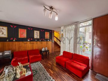 VENTA DE CASA COMO TERRENO EN RESIDENCIAL MONTERRICO, LA MOLINA