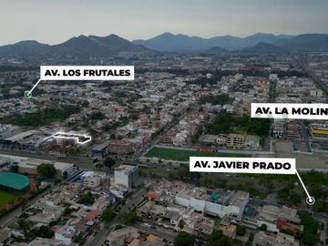 VENTA DE CASA COMO TERRENO EN RESIDENCIAL MONTERRICO, LA MOLINA