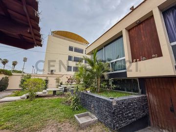 VENTA DE CASA COMO TERRENO EN RESIDENCIAL MONTERRICO, LA MOLINA