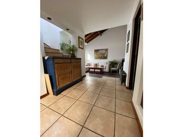 VENTA CASA RECICLADA CON 3 DORMITORIOS PATIO CON PARRILLA