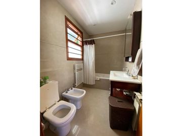 VENTA CASA RECICLADA CON 3 DORMITORIOS PATIO CON PARRILLA