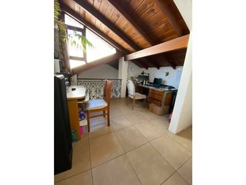 VENTA CASA RECICLADA CON 3 DORMITORIOS PATIO CON PARRILLA