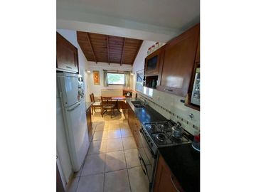 VENTA CASA RECICLADA CON 3 DORMITORIOS PATIO CON PARRILLA