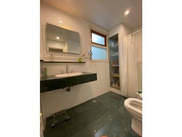VENTA CASA RECICLADA CON 3 DORMITORIOS PATIO CON PARRILLA