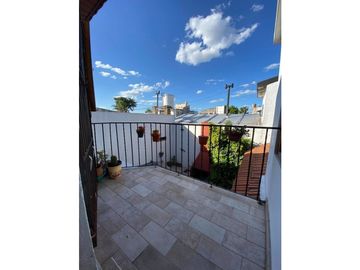 VENTA CASA RECICLADA CON 3 DORMITORIOS PATIO CON PARRILLA