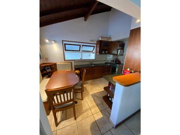 VENTA CASA RECICLADA CON 3 DORMITORIOS PATIO CON PARRILLA