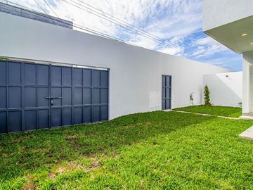 ¡ESTRENA, CASA EQUIPADA CON ALBERCA Y JARDIN PROPIO! A 5 MIN. DE LA DESV DE BURGOS (SUR DE CUERNAVACA)