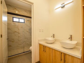 ¡ESTRENA, CASA EQUIPADA CON ALBERCA Y JARDIN PROPIO! A 5 MIN. DE LA DESV DE BURGOS (SUR DE CUERNAVACA)