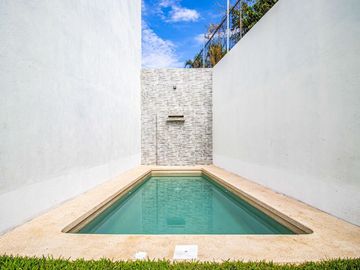 ¡ESTRENA, CASA EQUIPADA CON ALBERCA Y JARDIN PROPIO! A 5 MIN. DE LA DESV DE BURGOS (SUR DE CUERNAVACA)