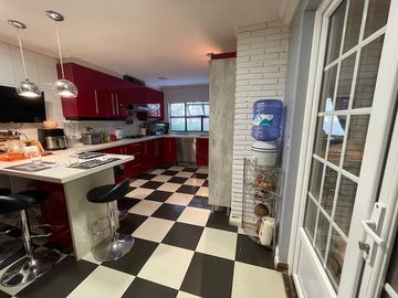 Se vende gran  casa en condominio., Las Rastras Talca