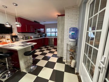 Se vende gran  casa en condominio., Las Rastras Talca