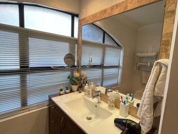 Se vende gran  casa en condominio., Las Rastras Talca