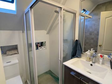 Se vende gran  casa en condominio., Las Rastras Talca
