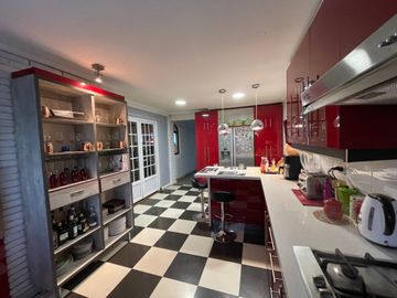 Se vende gran  casa en condominio., Las Rastras Talca