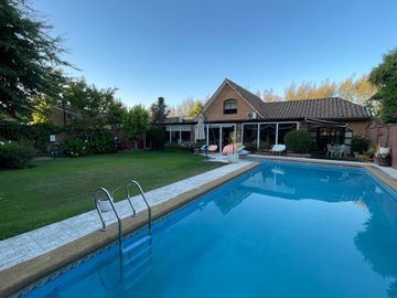 Se vende gran  casa en condominio., Las Rastras Talca