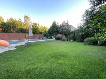 Se vende gran  casa en condominio., Las Rastras Talca