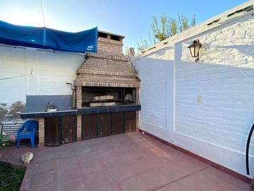 VENTA CASA AMPLIADA BIEN UBICADA-SOEVA-GODOY CRUZ