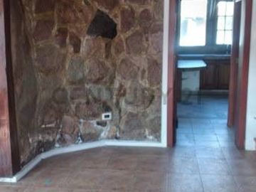 CASA EN VENTA DE 2 PISOS EN URBANIZACIÓN SECTOR VALLE DE LOS CHILLOS CONOCOTO