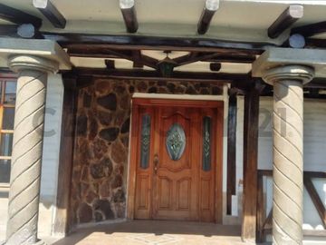 CASA EN VENTA DE 2 PISOS EN URBANIZACIÓN SECTOR VALLE DE LOS CHILLOS CONOCOTO