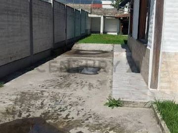 CASA EN VENTA DE 2 PISOS EN URBANIZACIÓN SECTOR VALLE DE LOS CHILLOS CONOCOTO