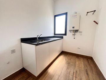 Venta casa de tres dormitorios en PB con galería y pileta - La Rinconada Ibarlucea