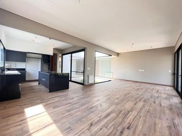 Venta casa de tres dormitorios en PB con galería y pileta - La Rinconada Ibarlucea