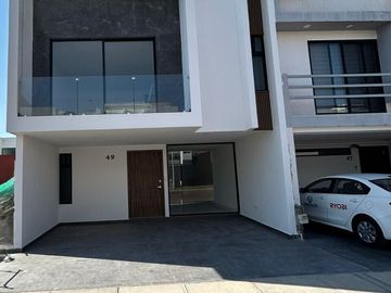 VENTA DE CASA EN LA ANTIGUA CEMENTERA, CUATRO RECAMARAS, EN PUEBLA, PUEBLA