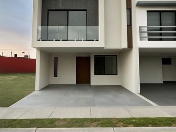 PREVENTA DE CASA EN LA ANTIGUA CEMENTERA, CUATRO RECAMARAS, EN PUEBLA, PUEBLA