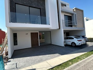 VENTA DE CASA EN LA ANTIGUA CEMENTERA, CUATRO RECAMARAS, EN PUEBLA, PUEBLA