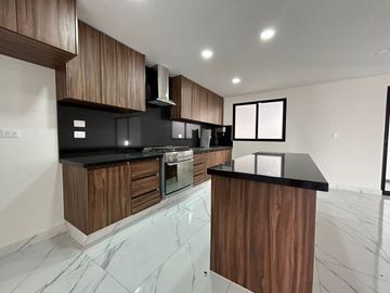 VENTA DE CASA EN LA ANTIGUA CEMENTERA, CUATRO RECAMARAS, EN PUEBLA, PUEBLA