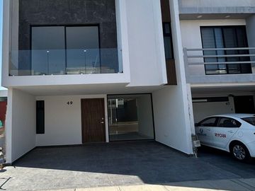 VENTA DE CASA EN LA ANTIGUA CEMENTERA, CUATRO RECAMARAS, EN PUEBLA, PUEBLA