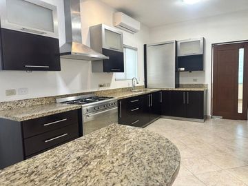 CASA EN VENTA PRIVANZAS