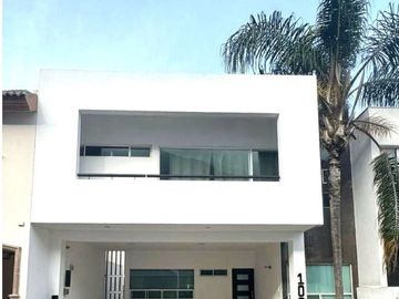 CASA EN VENTA PRIVANZAS