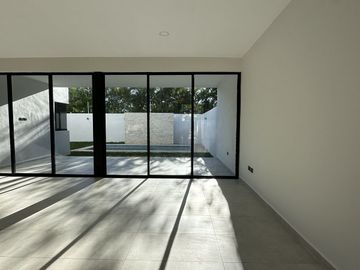 Residencia en Zona Norte de Mérida, Espacios Amplios y Casa Club Exclusiva