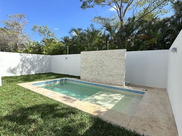 Residencia en Zona Norte de Mérida, Espacios Amplios y Casa Club Exclusiva